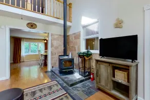 3BR mountain-view house with fireplace - Image 2