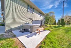 Hot Tub Open! Cozy lakeview Home! - Image 2