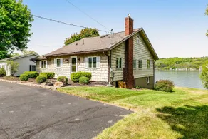 Lakefront 4BR with amazing views, dock & game room - Image 3