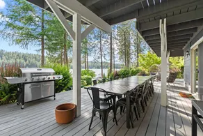 Lakefront 5BR sleeps 15 w/ hot tub, dock, yard - Image 4