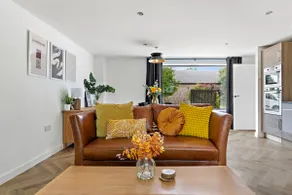 Luxury village cottage; outdoor tub; country views - Image 3