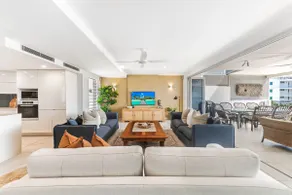 Alex Beach House - Image 4