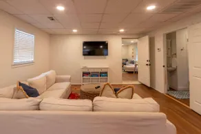 4 BR Sleeps 10 Near UGA & Downtown - Image 3
