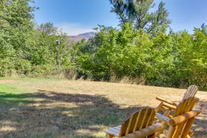 Peaceful & Scenic Cottage Near McKenzie River! - Image 2