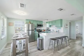 Cute Cottage With Game Room, Close to the Beach - Image 4