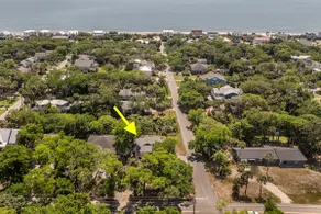 Huge porch with lagoon views - Walk to the Beach - Image 4