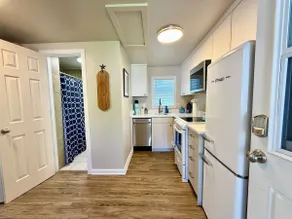 Edmonds Getaway Cottage in Town with Kitchen W/D - Image 4