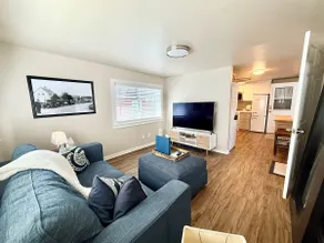 Edmonds Getaway Cottage in Town with Kitchen W/D - Image 3