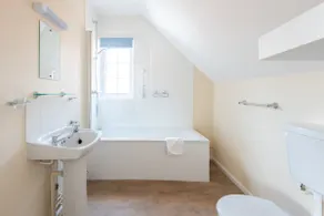 Dolphin Apartment, Thorpeness - Only a short stroll from the Beach, Thorpeness Lake, Country Club and Golf Club - Image 5