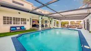 Golden Globe - luxury on the canal with poolspa - Image 3