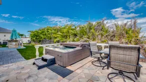 Golden Globe - luxury on the canal with poolspa - Image 4