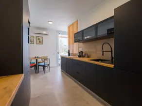 Stylishly refurbished and in perfect location - Image 5