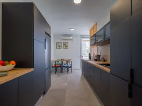 Stylishly refurbished and in perfect location - Image 4