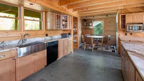 Mountain Majesty: Timber Lodge with Stunning Views - Image 3
