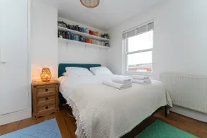 Lovely 3 Bedroom House + Private Garden - Image 5