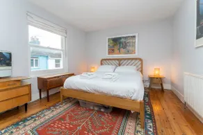 Lovely 3 Bedroom House + Private Garden - Image 2