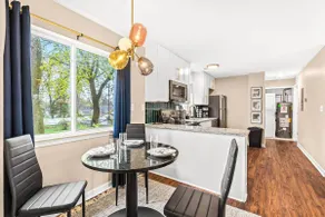 New! Cozy Upper 1BR Flat near Downtown Roseville - Image 3