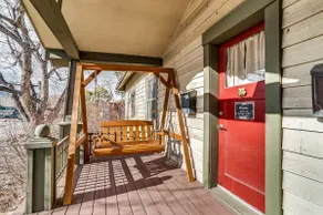 Golden Retreat – 2BR/3 Beds with Views+Yard - Image 5