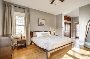 Golden Retreat – 2BR/3 Beds with Views+Yard - Image 2