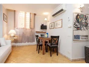 Renoir Small Loft on Giulia Street - Image 4
