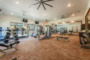 Luxe 2B/2B Getaway - Pool, Gym, Garage, Pet Wash - Image 4