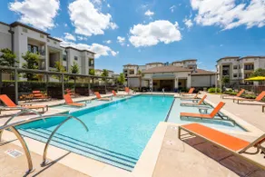 Luxe 2B/2B Getaway - Pool, Gym, Garage, Pet Wash - Image 5
