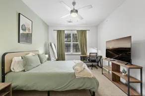 Luxe 2B/2B Getaway - Pool, Gym, Garage, Pet Wash - Image 2