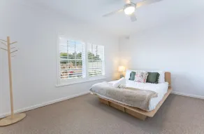 Joffs Beach House—Coastal Ease near Main Street - Image 5