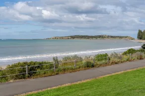 Joffs Beach House—Coastal Ease near Main Street - Image 2