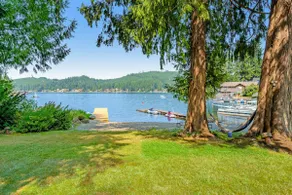 4BR charming lakeside home with beach access - Image 4
