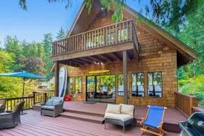 4BR charming lakeside home with beach access - Image 3