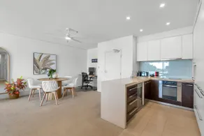 Cairns Coastal Charmer - Your Waterfront Sanctuary - Image 3