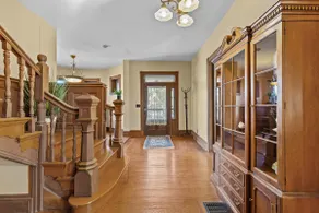 Spacious 5BR in Historic Lafayette Square | STL - Image 2