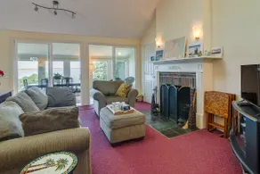 Bayfront Plymouth Gem w/ Sunroom, Steps to Shore! - Image 4