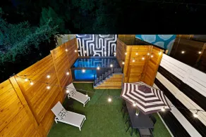 Group Travel Townhome <|> Sparkling Container Pool - Image 3