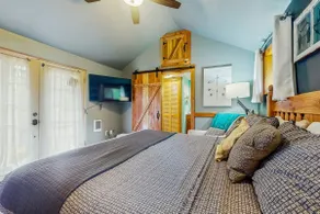 Secluded 1BR Whidbey Island cottage with firepit - Image 4