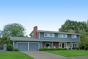 Spacious 5BR with entertainment & laid-back yard - Image 5