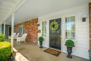 Spacious 5BR with entertainment & laid-back yard - Image 4