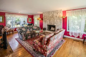 Spacious 5BR with entertainment & laid-back yard - Image 2