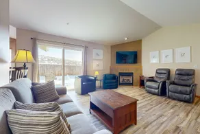 3BR Mountainview - Patio - Garage Parking - W&D - Image 2