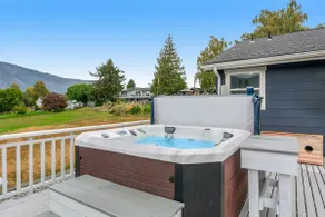 Walk to Downtown 3BR Lakeview - Hot Tub - Deck - Image 3