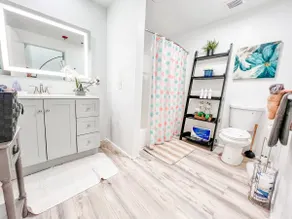 Downtown Quiet Loft - 2BDRM w Parking WiFi 203 - Image 2