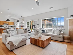 Spacious wine country getaway - Image 2