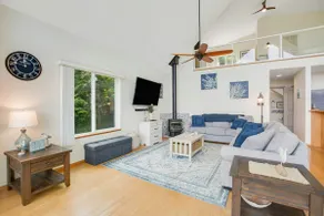 Spacious 2BR Oceanview - Fireplace - Deck - Image 4