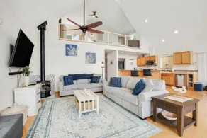 Spacious 2BR Oceanview - Fireplace - Deck - Image 5
