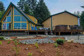 Spacious A-frame w/ mountain & water views, New Hot Tub, AC, Fireplace, W/D - Image 3