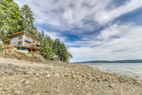 4BR Bayview Dog Friendly | Balcony | Firepit - Image 4