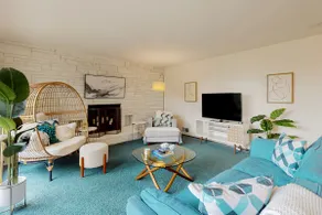 Dog-friendly 2BR with gorgeous garden & setting - Image 3