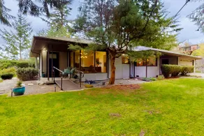Dog-friendly 2BR with gorgeous garden & setting - Image 2