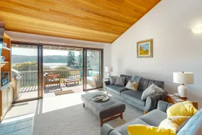 Lovely bayview 2BR with pickleball, hot tub, pools - Image 2